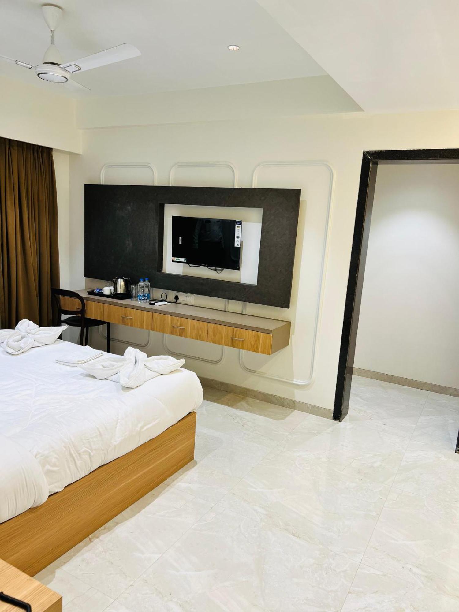 The Grand Leela Resort Khopoli Exterior foto